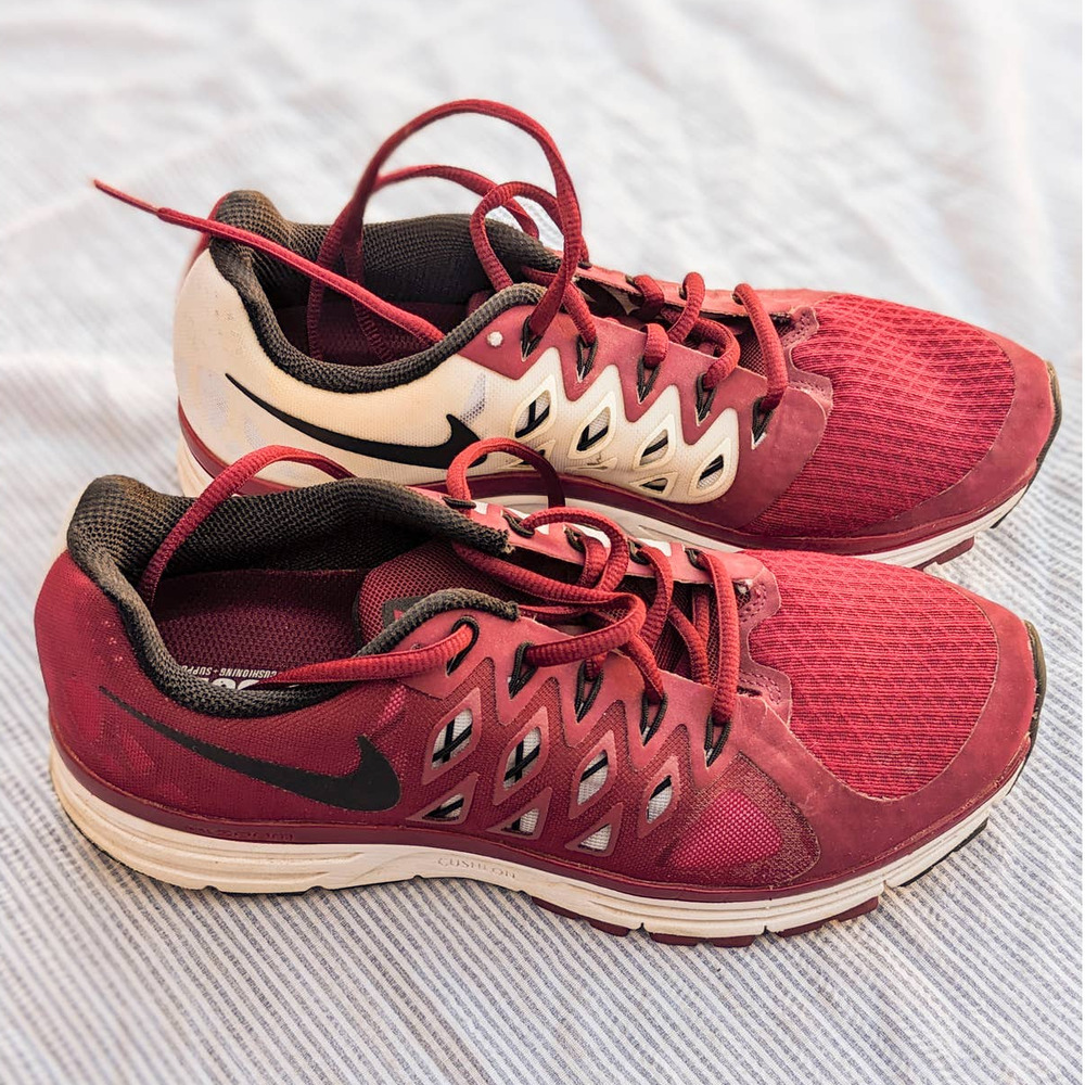 Nike Womens Size 8 Vomero 9 Maroon Burgundy Black White Sneakers 677249-602